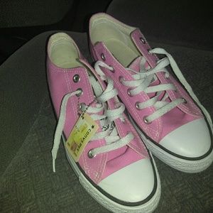 Pink and white Low Converse Sneakers